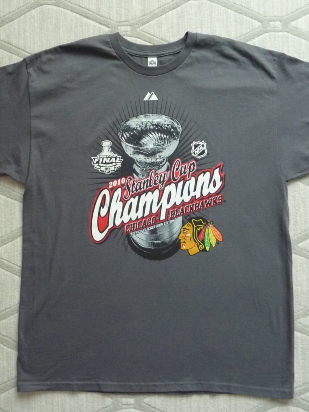 Official NHL Chicago Blackhawks 2010 Stanley Cup Champions T Shirt Gray Mens XL